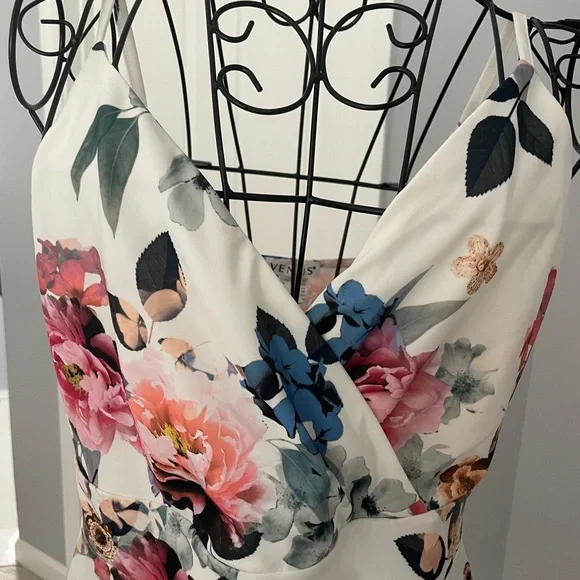 Floral Peplum Tank Top - Picture 2 of 5